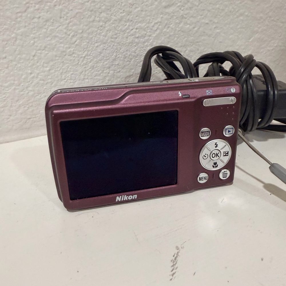 Nikon Coolpix S210 Digital Camera 10MP 3x Zoom Red Tested Working w Charger - Picture 2 of 4